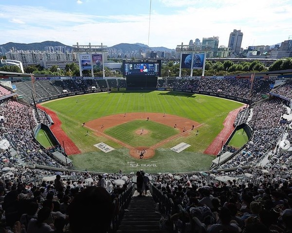[이슈 트렌드] 네이버, 2024년 검색어 연말 결산 발표… 최다 검색 키워드는?  사진=2024 12.28 연합뉴스 갈무리  스포츠 분야에서는 1000만 관중을 돌파하며 새 역사를 쓴 프로야구가 2년 연속 최다 검색어 1위   K trendy NEWS DB ⓒ케이 트렌디뉴스 무단전재 및 수집, 재배포금지