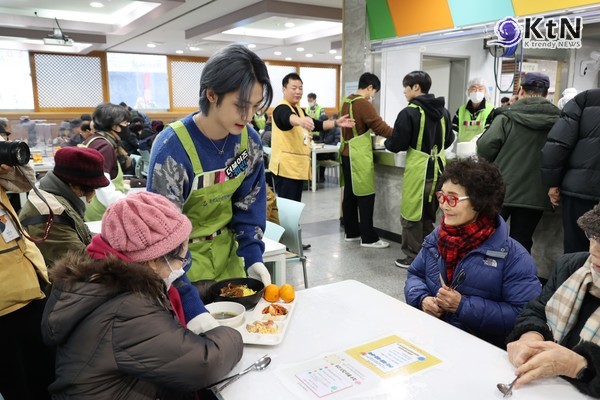 이승기·더보이즈, 연말 봉사로 온기 나눠… "어르신들과 따뜻한 교감" 사진=2024 12.28  종로노인종합복지관 K trendy NEWS DB ⓒ케이 트렌디뉴스 무단전재 및 수집, 재배포금지