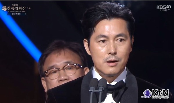 문가비, 정우성 혼외자 출산 논란 정면 돌파… “아이는 실수가 아닌 축복, 억측 자제 부탁”  / "모든 질책은 제가 받고 안고 가겠다" 정우성, 혼외자 논란 청룡영화상서 직접 입장 밝혀 사진=2024 11.29  KBS2 방송화면 갈무리 K trendy NEWS DB ⓒ케이 트렌디뉴스 무단전재 및 수집, 재배포금지