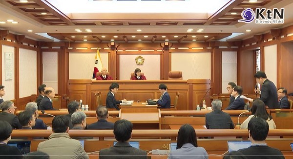 윤 대통령 측, 탄핵심판서 "대통령이 고립된 약자…언론 적대적 태도 비판" 사진=2025 01.03 오마이뉴스 갈무리  K trendy NEWS DB ⓒ케이 트렌디뉴스 무단전재 및 수집, 재배포금지