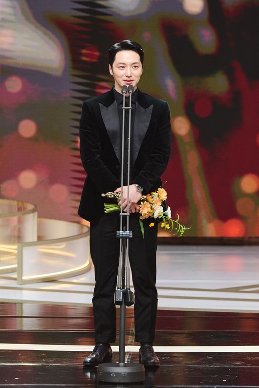 대상 한석규부터 최우수 이제훈·유연석·이하늬·변요한, 제주항공 참사 애도· 수상소감 (‘2024 MBC 연기대상’) 사진=2025 01.05 MBC 사진 갈무리  K trendy NEWS DB ⓒ케이 트렌디뉴스 무단전재 및 수집, 재배포금지