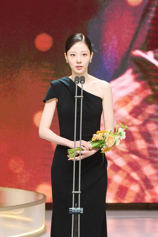 대상 한석규부터 최우수 이제훈·유연석·이하늬·변요한, 제주항공 참사 애도· 수상소감 (‘2024 MBC 연기대상’) 사진=2025 01.05 MBC 사진 갈무리 (▲신인상=허남준(지금 거신 전화는), 이가섭(백설공주에게 죽음을), 채원빈(이토록 친밀한 배신자) )   K trendy NEWS DB ⓒ케이 트렌디뉴스 무단전재 및 수집, 재배포금지