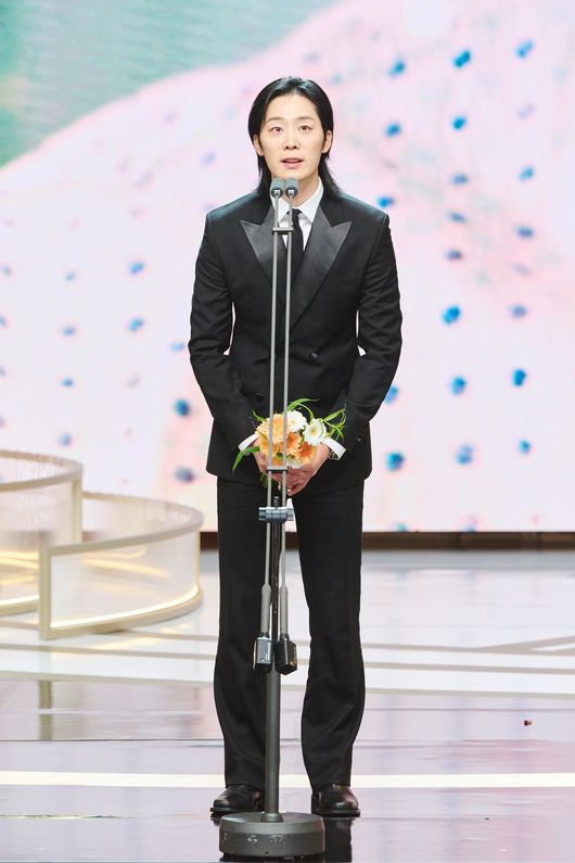 대상 한석규부터 최우수 이제훈·유연석·이하늬·변요한, 제주항공 참사 애도· 수상소감 (‘2024 MBC 연기대상’) 사진=2025 01.05 MBC 사진 갈무리 (▲신인상=허남준(지금 거신 전화는), 이가섭(백설공주에게 죽음을), 채원빈(이토록 친밀한 배신자) )   K trendy NEWS DB ⓒ케이 트렌디뉴스 무단전재 및 수집, 재배포금지