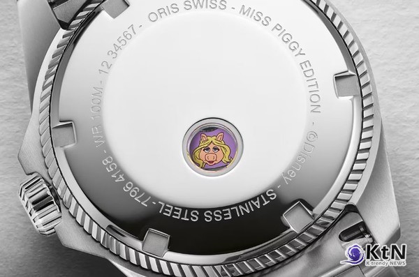스위스의 명품 시계 브랜드 Oris가 ProPilot X Miss Piggy Edition을 선보이며 현대 시계 산업에 새로운 지평을 열었다. 사진=Oris K trendy NEWS DB ⓒ케이 트렌디뉴스 무단전재 및 수집, 재배포금지