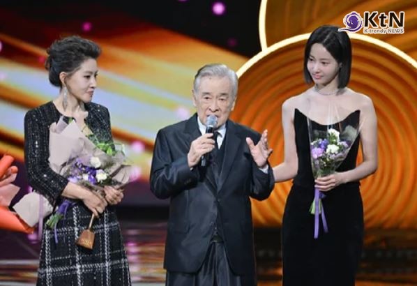 이순재, 개와 '베스트커플상' 수상…"대상? 그전에 더 잘했어도 안 줬는데" [KBS 연기대상] 사진=2025 01.11 KBS / K trendy NEWS DB ⓒ케이 트렌디뉴스 무단전재 및 수집, 재배포금지