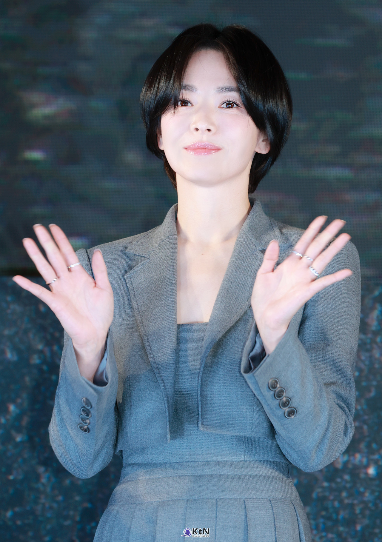 영화 '검은수녀들' 오픈 쇼케이스에 배우 송혜교가 참석해 예비 관객들과 특별한 시간을 보내고 있다. / 사진=K trendy NEWS DB ⓒ케이 트렌디뉴스 무단전재 및 수집, 재배포금지.