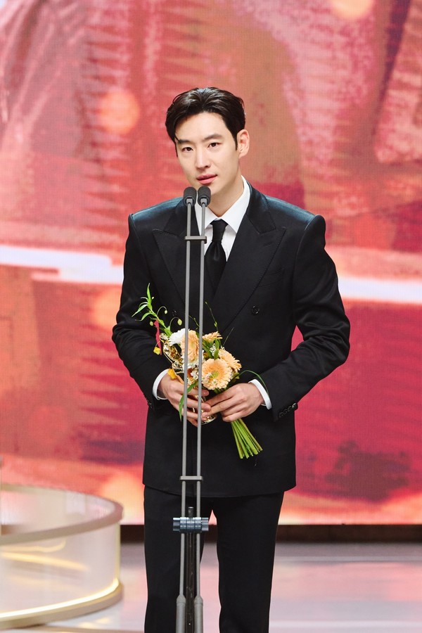 대상 한석규부터 최우수 이제훈·유연석·이하늬·변요한, 제주항공 참사 애도· 수상소감 (‘2024 MBC 연기대상’) 사진=2025 01.05 MBC 사진 갈무리 (▲신인상=허남준(지금 거신 전화는), 이가섭(백설공주에게 죽음을), 채원빈(이토록 친밀한 배신자) )   K trendy NEWS DB ⓒ케이 트렌디뉴스 무단전재 및 수집, 재배포금지