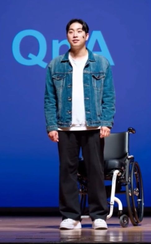 하반신 마비' 박위, 혼자 힘으로 일어섰다… ♥ 송지은 "계속 봐도 소름 돋아" 사진=2025 01.17  박위 인스타그램 갈무리 K trendy NEWS DB ⓒ케이 트렌디뉴스 무단전재 및 수집, 재배포금지