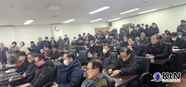 김운남 의장은 의회와 시장 간 상생협약 체결의 중요성을 언급하며, “의회와 집행부 간의 협력은 고양시의 미래를 위해 필수적”이라고 강조했다. 사진= K trendy NEWS DB ⓒ케이 트렌디뉴스 무단전재 및 수집, 재배포금지