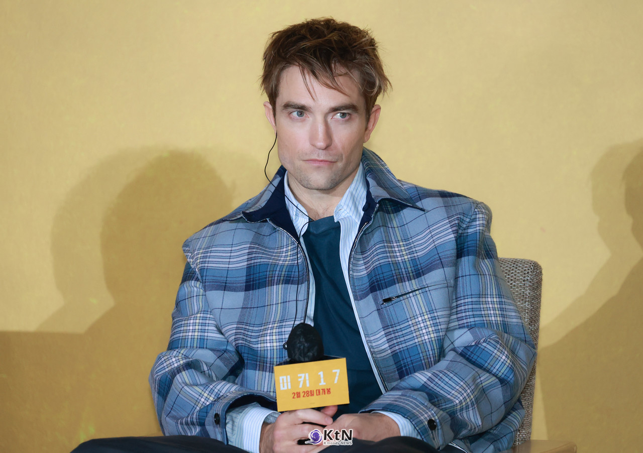 영화 '미키 17' 푸티지 상영 후 진행된 기자간담회에 배우 '로버트 패틴슨'이 참석해 다양한 이야기를 나누고 있다. / 사진=K trendy NEWS DB ⓒ케이 트렌디뉴스 무단전재 및 수집, 재배포금지.