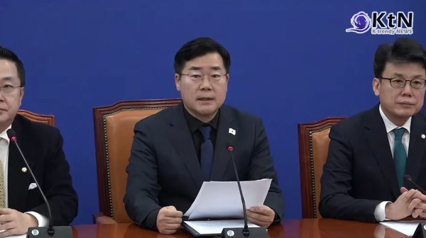 박찬대 "검찰, 김성훈 영장 반려… 윤석열 내란 은폐 의도 의심된다"  사진=2025 01.21  더불어민주당 K trendy NEWS DB ⓒ케이 트렌디뉴스 무단전재 및 수집, 재배포금지