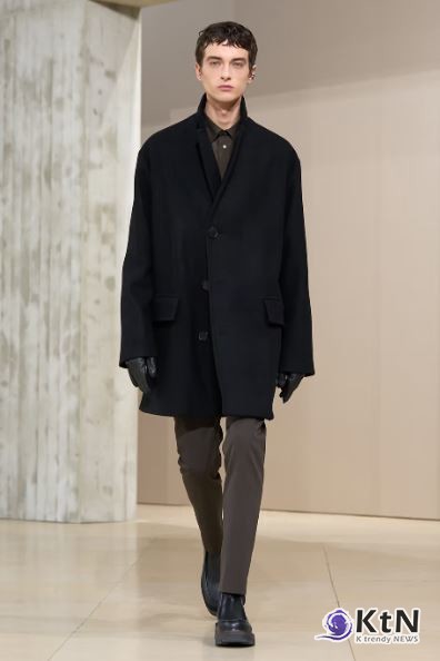 니샤니앙은 에르메스의 뿌리 깊은 승마 유산을 현대적 시각으로 재구성하며, 기능성과 예술성을 동시에 탐구했다. 사진=Hermès, K trendy NEWS DB ⓒ케이 트렌디뉴스 무단전재 및 수집, 재배포금지