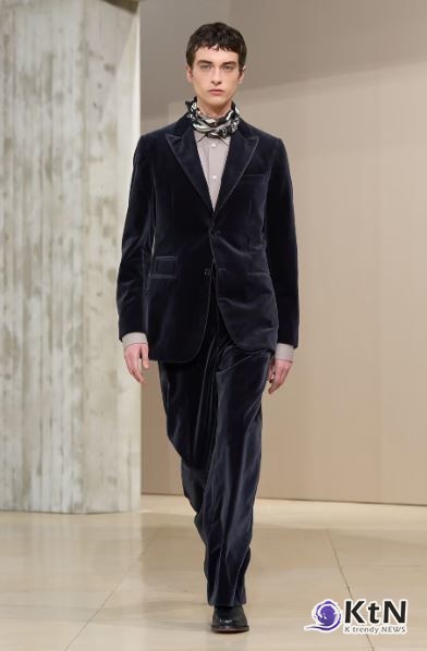 니샤니앙은 에르메스의 뿌리 깊은 승마 유산을 현대적 시각으로 재구성하며, 기능성과 예술성을 동시에 탐구했다. 사진=Hermès, K trendy NEWS DB ⓒ케이 트렌디뉴스 무단전재 및 수집, 재배포금지