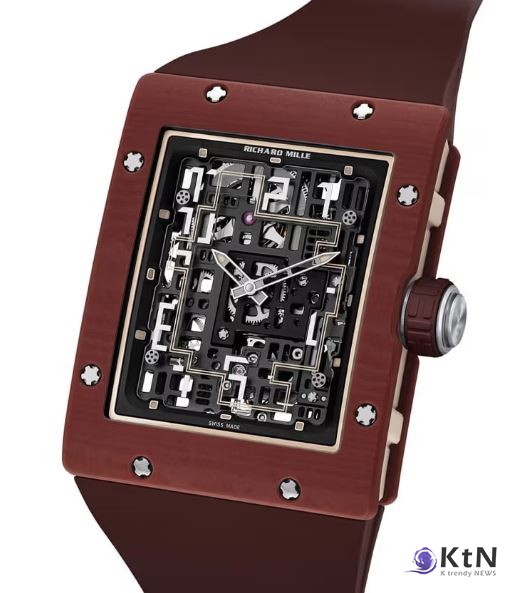 RM 16-02 Automatic Extraflat은 리차드 밀의 기술적 도전과 미학적 비전을 하나로 녹여낸 작품이다.   사진=Richard Mille, K trendy NEWS DB ⓒ케이 트렌디뉴스 무단전재 및 수집, 재배포금지
