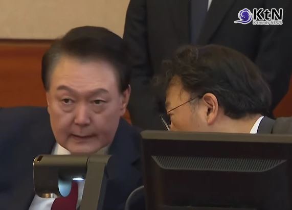 [속보] 윤석열 대통령, 탄핵심판 3차 변론 출석… 1시간 43분 만에 종료 사진=2025 01.21 MBC 뉴스영상 갈무리 K trendy NEWS DB ⓒ케이 트렌디뉴스 무단전재 및 수집, 재배포금지