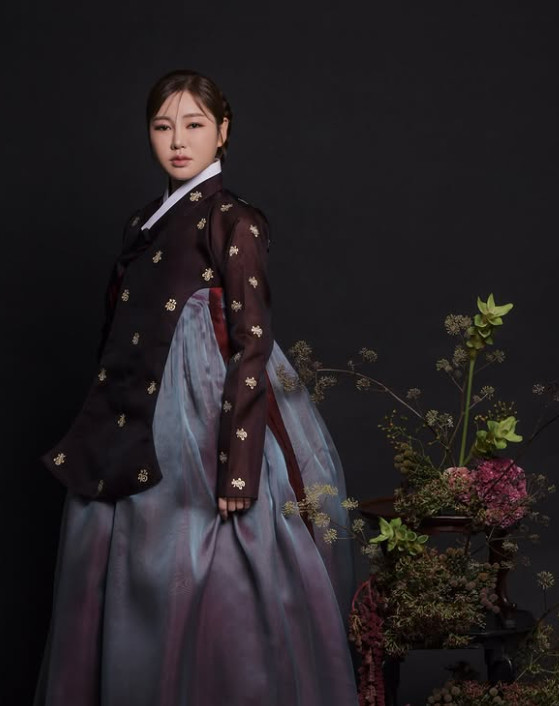 송가인, 우아한 한복 자태에 '눈물이 난다'...설 인사 “새해 복 많이 받으세요” 진=2025 01.28 송가인 공식 계정 / 편집  K trendy NEWS DB ⓒ케이 트렌디뉴스 무단전재 및 수집, 재배포금지