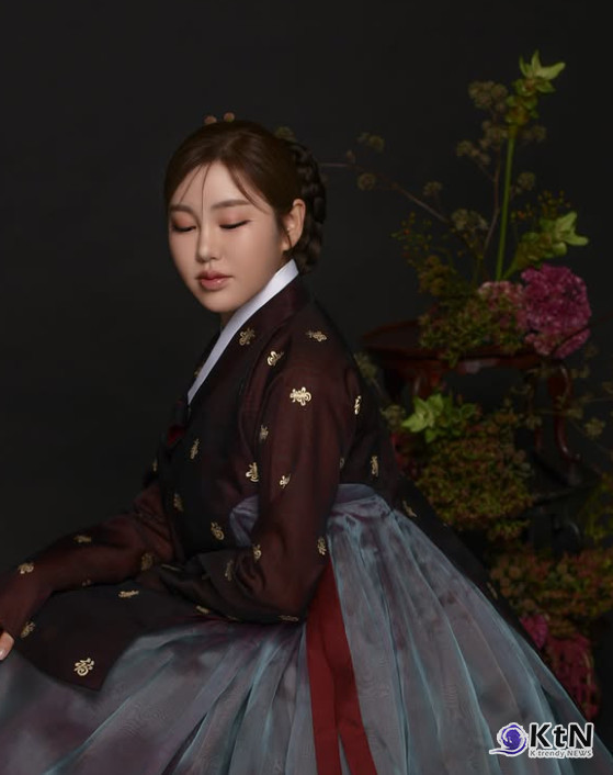 송가인, 우아한 한복 자태에 '눈물이 난다'...설 인사 “새해 복 많이 받으세요” 진=2025 01.28 송가인 공식 계정 / 편집  K trendy NEWS DB ⓒ케이 트렌디뉴스 무단전재 및 수집, 재배포금지