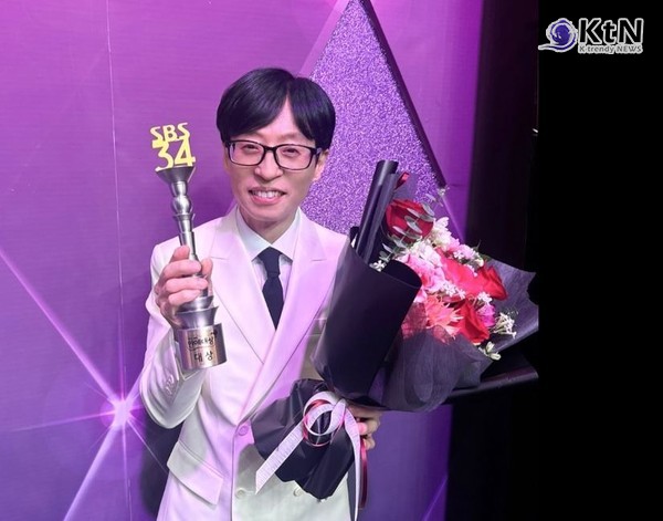 아무도 깨지 못할 기록 "제가 해냈습니다!" 유재석, 방송 3사 연예 대상 20관왕 대기록 [SBS 연예대상] [영상]  사진=2025 01.30 안테나 페이스북 갈무리 K trendy NEWS DB ⓒ케이 트렌디뉴스 무단전재 및 수집, 재배포금지