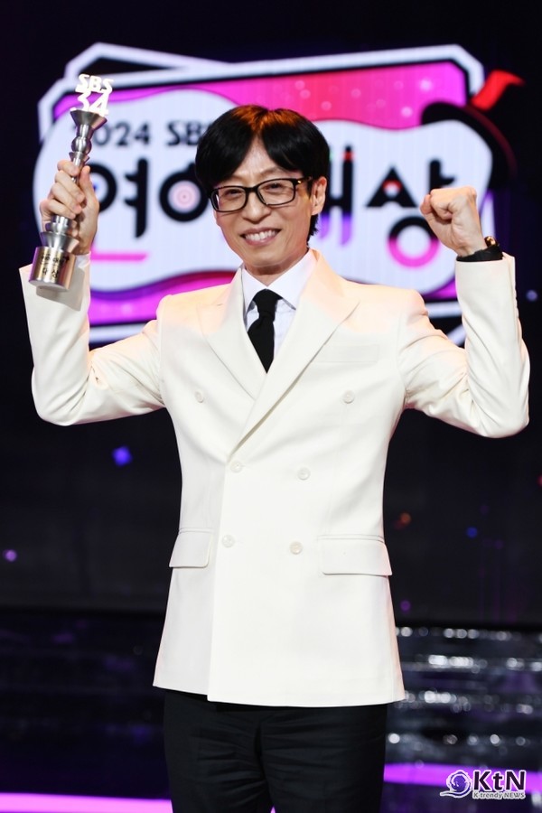 "제가 해냈습니다!" 유재석, 방송 3사 연예 대상 20관왕 대기록… 장도연도 울컥 [SBS 연예대상] [영상] 사진=2025 01.30 SBS  K trendy NEWS DB ⓒ케이 트렌디뉴스 무단전재 및 수집, 재배포금지