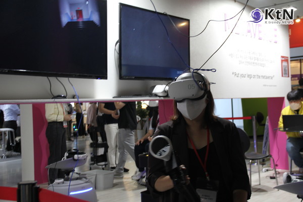 소비자는 가상 공간에서 제품을 체험. /사진=K trendy NEWS DB ⓒ케이 트렌디뉴스 무단전재 및 수집, 재배포금지