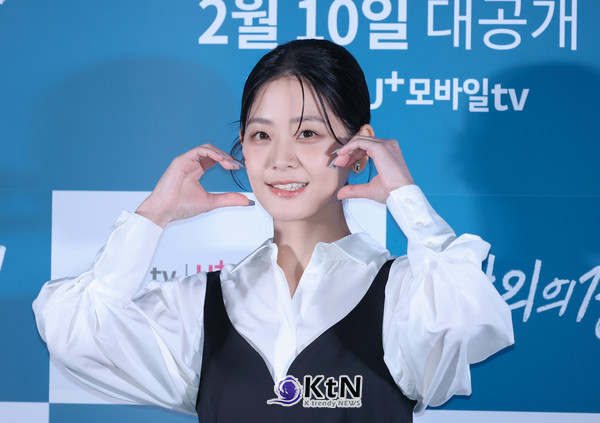이혜리·정수빈·강혜원, ‘선의의 경쟁’ 시사회서 하트 포즈! 훈훈한 케미 발산/사진=K trendy NEWS DB ⓒ케이 트렌디뉴스 무단전재 및 수집, 재배포금지
