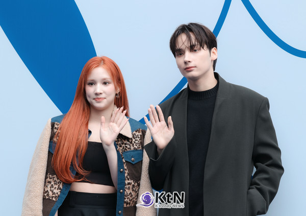 곽현주 컬렉션 포토월에 등장한 남매 휴닝바히에 (케플러) Bahiyyih Jaleh Huening, 휴닝카이 (투모로우바이투게더) Kai Kamal Huening /사진=K trendy NEWS DB ⓒ케이 트렌디뉴스 무단전재 및 수집, 재배포금지