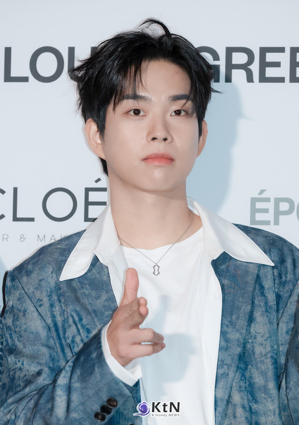 2025 F/W 서울패션쇼의 그리디어스 포토월에 등장한 밴드 루시 멤버 신예찬,조원상, 최상엽이 참석해 포즈를 취하고 있다.  /사진=K trendy NEWS DB ⓒ케이 트렌디뉴스 무단전재 및 수집, 재배포금지