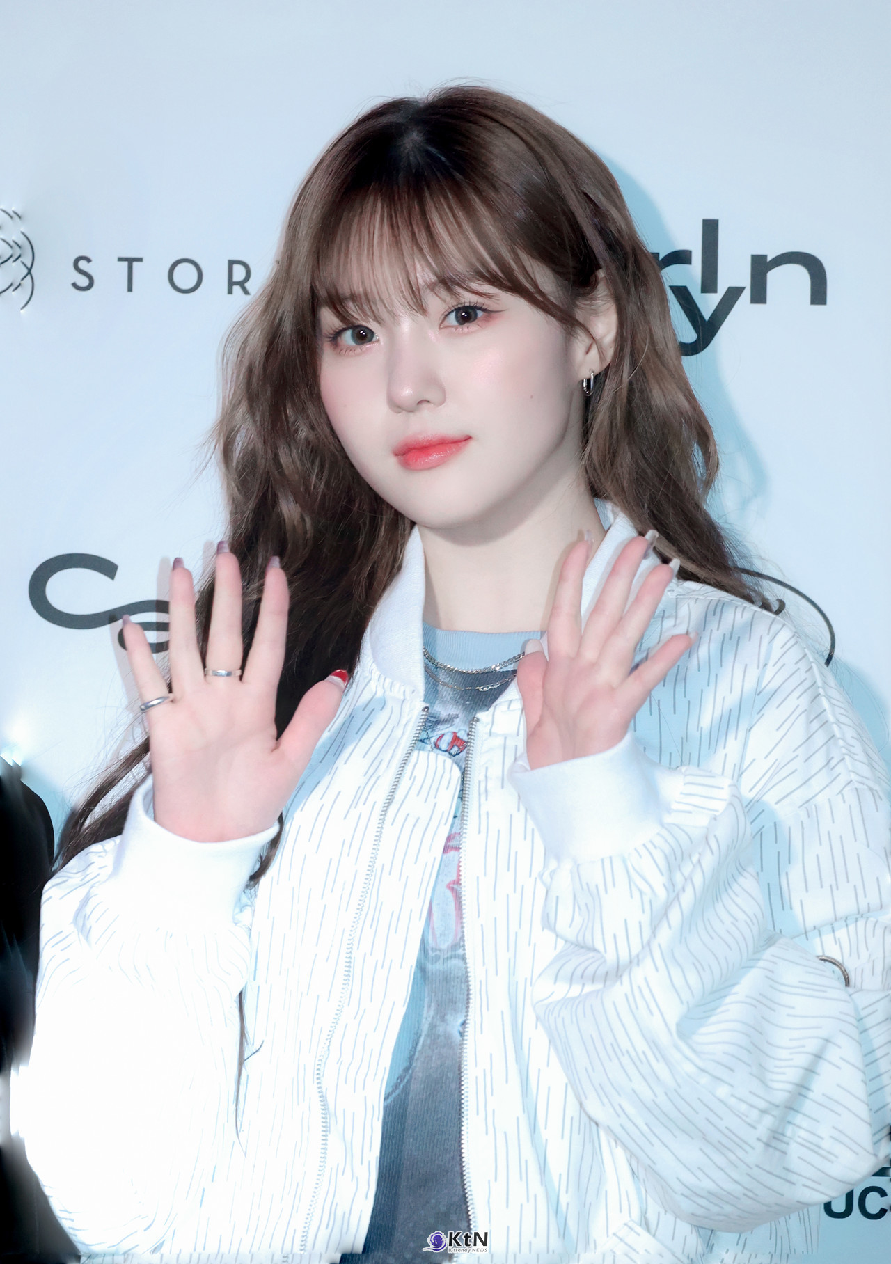 케플러 멤버 김채현이 덕다이브쇼 포토월에서 포즈르 취하고 있다. /사진=K trendy NEWS DB ⓒ케이 트렌디뉴스 무단전재 및 수집, 재배포금지