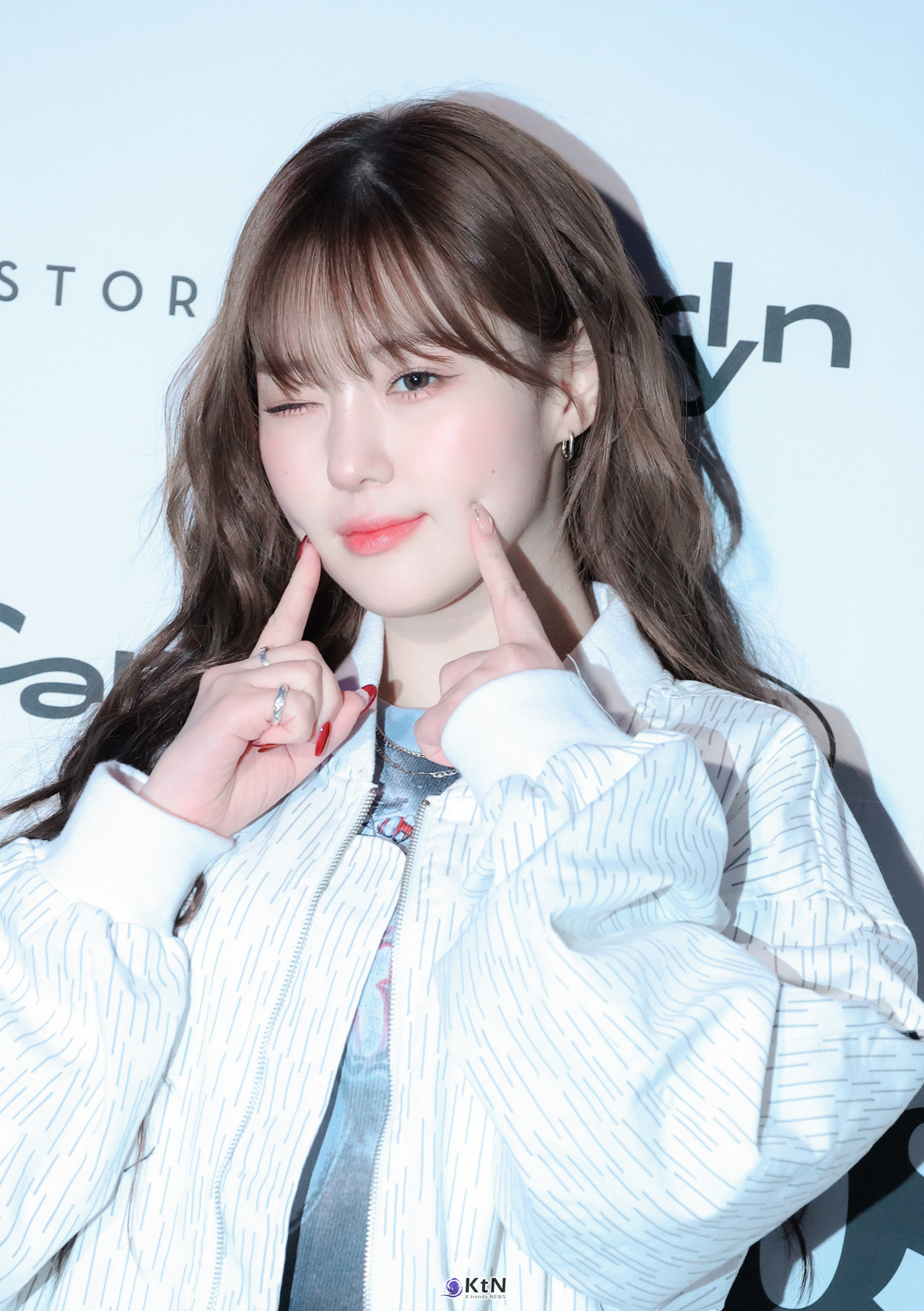 케플러 멤버 김채현이 덕다이브쇼 포토월에서 포즈르 취하고 있다. /사진=K trendy NEWS DB ⓒ케이 트렌디뉴스 무단전재 및 수집, 재배포금지