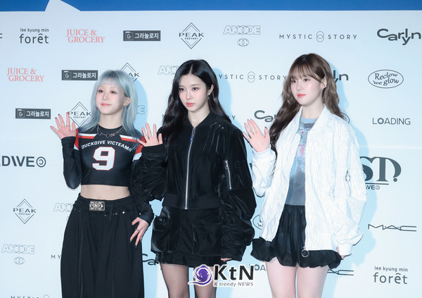 함께 참석한 멤버들인 김다연과 김채현 역시 각자의 개성을 살린 스타일링으로 눈길을 끌었다. /사진=K trendy NEWS DB ⓒ케이 트렌디뉴스 무단전재 및 수집, 재배포금지