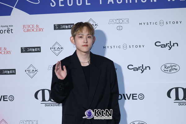 김우진, 2025 서울패션위크 덕다이브 쇼에서 세련된 패션 감각 선보여  /사진=K trendy NEWS DB ⓒ케이 트렌디뉴스 무단전재 및 수집, 재배포금지