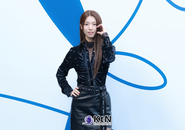에이핑크(Apink) 출신 배우 하영의 하트 포즈와 자연스러운 미소는 그녀만의 밝고 따뜻한 에너지를 느끼게 했다./사진=K trendy NEWS DB ⓒ케이 트렌디뉴스 무단전재 및 수집, 재배포금지