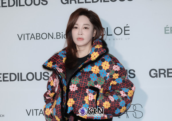 포토월에서 김혜은은 차분하면서도 카리스마 넘치는 표정을 유지하며 다양한 포즈를 선보였다. /사진=K trendy NEWS DB ⓒ케이 트렌디뉴스 무단전재 및 수집, 재배포금지