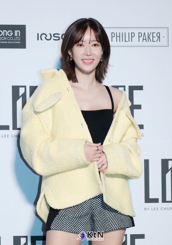  임수향은 부드러운 파스텔 옐로우 오버핏 재킷을 선택해 따뜻하면서도 고급스러운 분위기를 연출했다./사진=K trendy NEWS DB ⓒ케이 트렌디뉴스 무단전재 및 수집, 재배포금지
