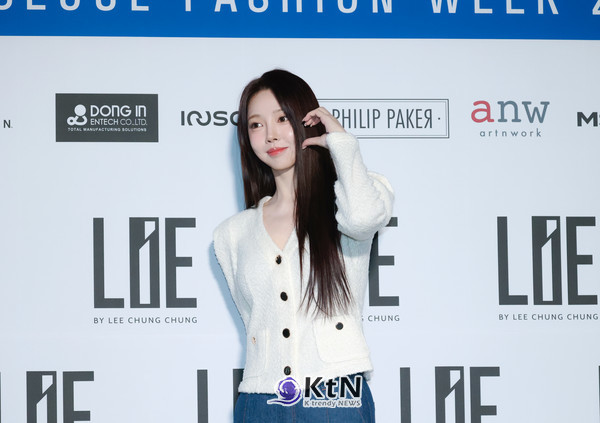 김혜진은 손가락 하트로 사랑스러운 매력을 발산했다. /사진=K trendy NEWS DB ⓒ케이 트렌디뉴스 무단전재 및 수집, 재배포금지