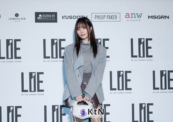 2025 F/W 서울패션위크에서 배윤경은 감각적인 스타일링과 우아한 포즈로 패션계의 주목을 받았다. /사진=K trendy NEWS DB ⓒ케이 트렌디뉴스 무단전재 및 수집, 재배포금지