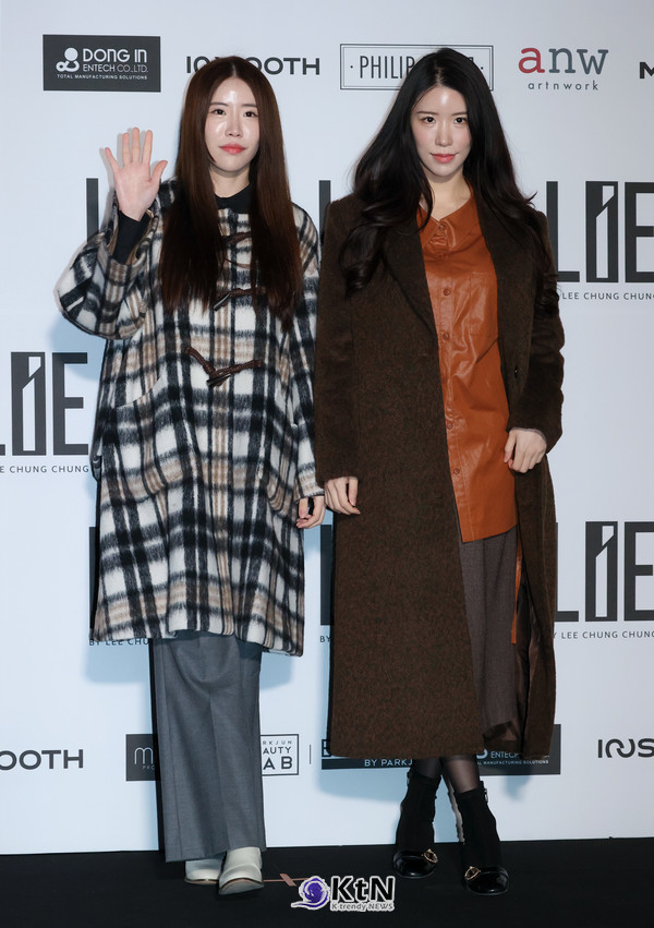 포토월에서 두 배우는 자연스럽고 유니크한 포즈를 연출하며 현장의 분위기를 더욱 빛냈다./사진=K trendy NEWS DB ⓒ케이 트렌디뉴스 무단전재 및 수집, 재배포금지