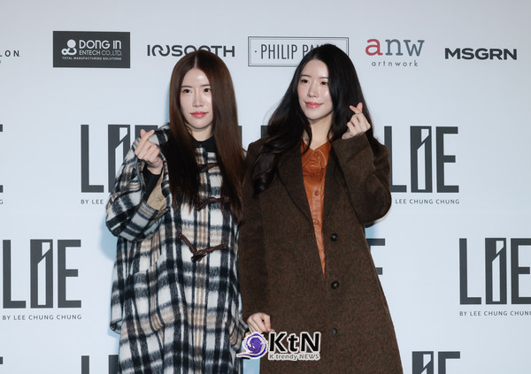 김상지와 김상아는 각자의 개성을 살린 감각적인 스타일링과 자연스러운 포즈로 패션위크의 분위기를 한층 고조시켰다. /사진=K trendy NEWS DB ⓒ케이 트렌디뉴스 무단전재 및 수집, 재배포금지