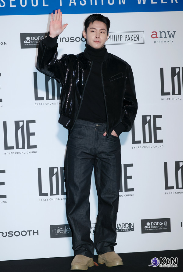  배우 장태오가 2025 F/W 서울패션위크 포토월에서 올블랙 스타일링으로 강렬한 분위기를 연출했다.  /사진=K trendy NEWS DB ⓒ케이 트렌디뉴스 무단전재 및 수집, 재배포금지