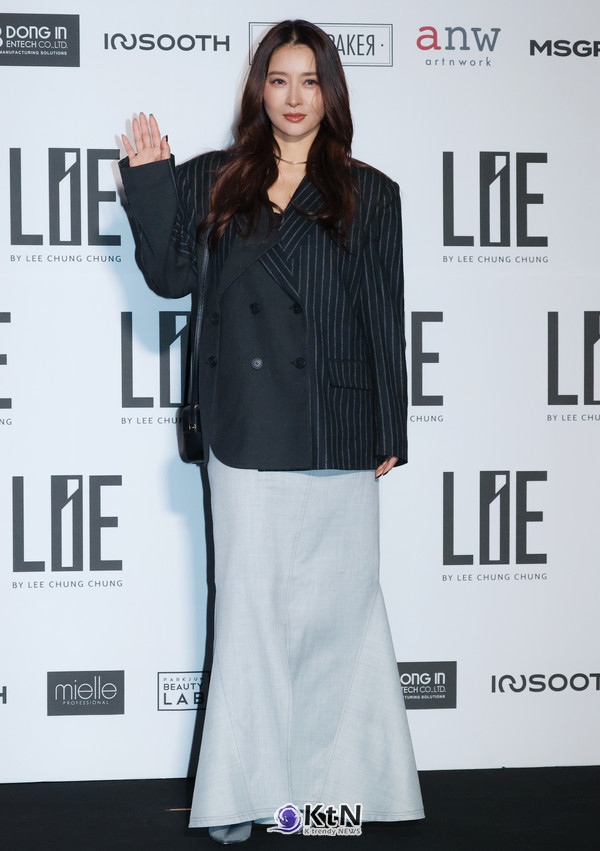  가수 황보가 2025 F/W 서울패션위크 포토월에서 독보적인 패션 감각과 자연스러운 포즈로 시선을 사로잡았다. /사진=K trendy NEWS DB ⓒ케이 트렌디뉴스 무단전재 및 수집, 재배포금지