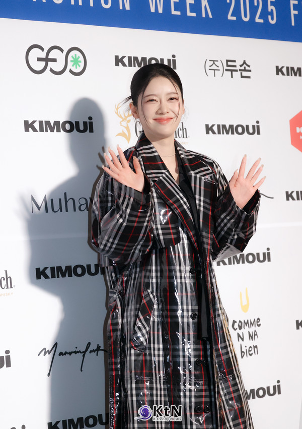배우 김재인이 2025 F/W 서울패션위크 포토월에서 독보적인 패션 감각과 매력적인 포즈로 현장의 시선을 사로잡았다./사진=K trendy NEWS DB ⓒ케이 트렌디뉴스 무단전재 및 수집, 재배포금지