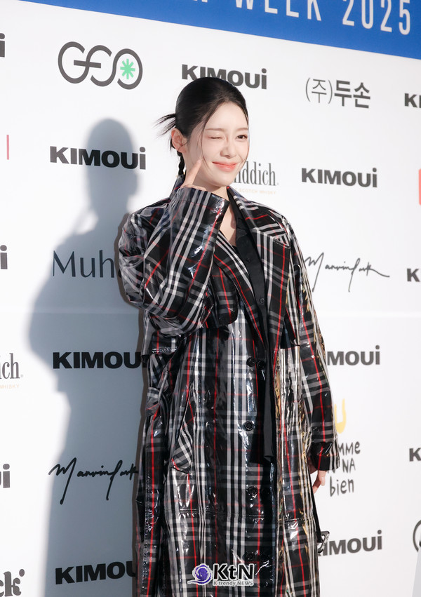 배우 김재인이 2025 F/W 서울패션위크 포토월에서 독보적인 패션 감각과 매력적인 포즈로 현장의 시선을 사로잡았다./사진=K trendy NEWS DB ⓒ케이 트렌디뉴스 무단전재 및 수집, 재배포금지
