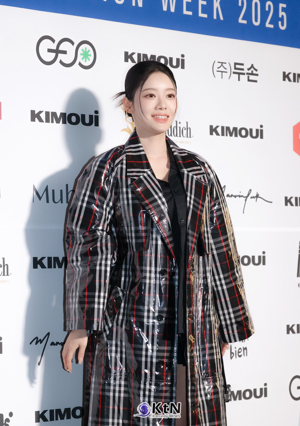배우 김재인이 2025 F/W 서울패션위크 포토월에서 독보적인 패션 감각과 매력적인 포즈로 현장의 시선을 사로잡았다./사진=K trendy NEWS DB ⓒ케이 트렌디뉴스 무단전재 및 수집, 재배포금지