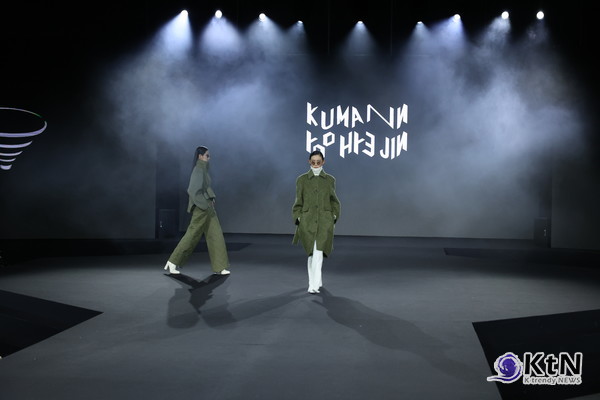 쿠만 유혜진의 2025 F/W 컬렉션 역시 이러한 변화와 궤를 같이 한다. 전통적인 테일러링을 현대적으로 재해석하며, 기존의 고급스러운 요소를 유지하면서도 실용성을 강화했다.사진=K trendy NEWS DB ⓒ케이 트렌디뉴스 무단전재 및 수집, 재배포금지