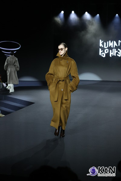 쿠만 유혜진의 2025 F/W 컬렉션 역시 이러한 변화와 궤를 같이 한다. 전통적인 테일러링을 현대적으로 재해석하며, 기존의 고급스러운 요소를 유지하면서도 실용성을 강화했다.사진=K trendy NEWS DB ⓒ케이 트렌디뉴스 무단전재 및 수집, 재배포금지