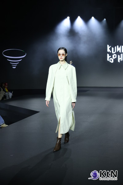 쿠만 유혜진의 2025 F/W 컬렉션이 글로벌 시장에서 주목받는 이유. 사진=K trendy NEWS DB ⓒ케이 트렌디뉴스 무단전재 및 수집, 재배포금지