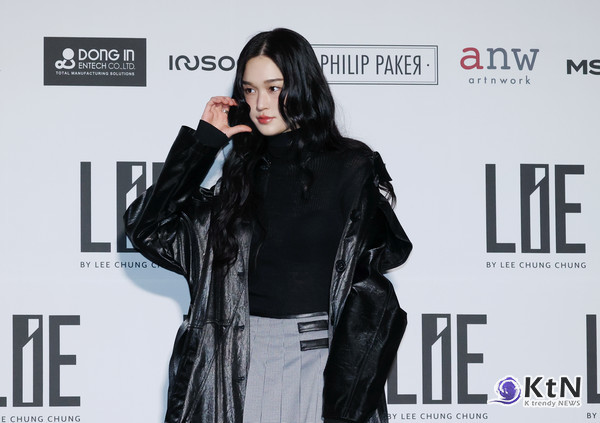 이수현의 강렬한 눈빛과 어우러진 볼하트/사진=K trendy NEWS DB ⓒ케이 트렌디뉴스 무단전재 및 수집, 재배포금지