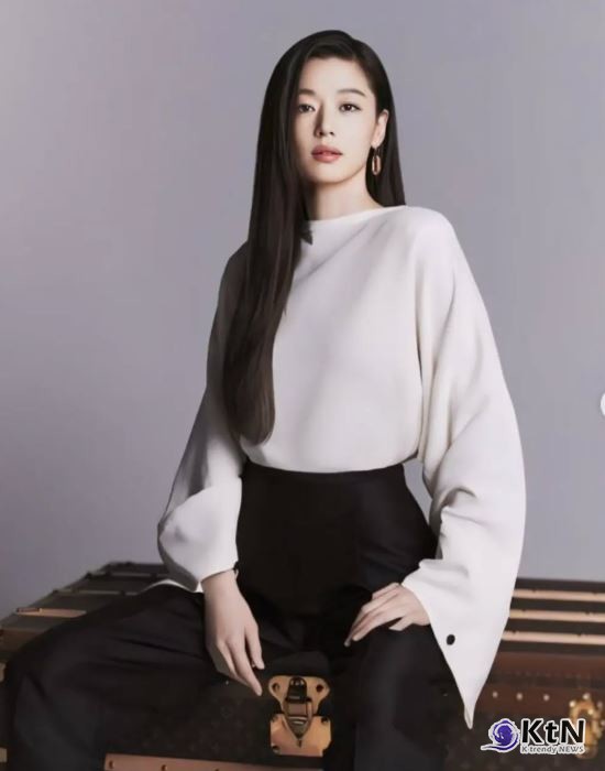 전지현, 세무 위법 행위 부인… "조정액 2,000만 원 납부" 사진=2025 02.10  giannajunfp d인스타그램 갈무리 K trendy NEWS DB ⓒ케이 트렌디뉴스 무단전재 및 수집, 재배포금지