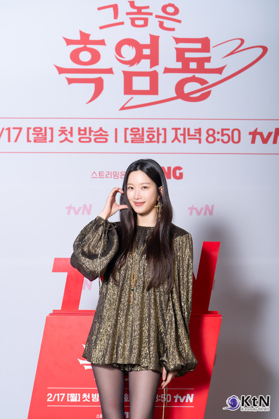 ‘그놈은 흑염룡’ 문가영 X 최현욱, 웹툰 원작의 봉인해제 로맨스 기대감 UP 사진=2025 02.12  tvN 제공 K trendy NEWS DB ⓒ케이 트렌디뉴스 무단전재 및 수집, 재배포금지