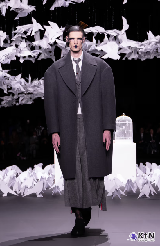 톰 브라운(Thom Browne) FW25 컬렉션은 고전적인 테일러링의 정수를 초현실적인 세계관으로 확장한 패션 판타지. 사진=Gregoire Avinel, K trendy NEWS DB ⓒ케이 트렌디뉴스 무단전재 및 수집, 재배포금지